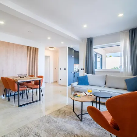 Апартаменти Luxury Karigo 2 *